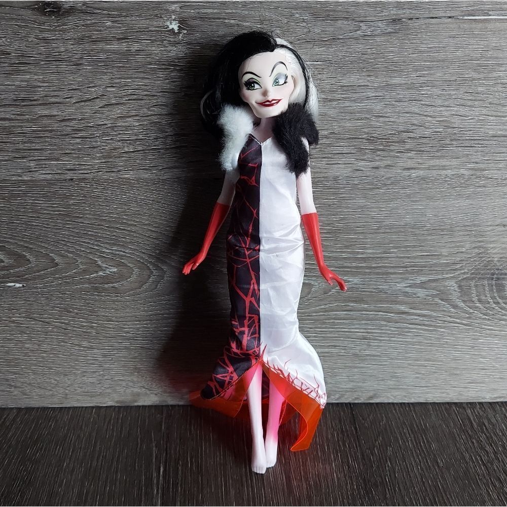 Hasbro Disney Villians Black and Brights Cruella DeVille Doll